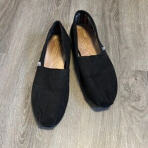 Toms . Size 7 W